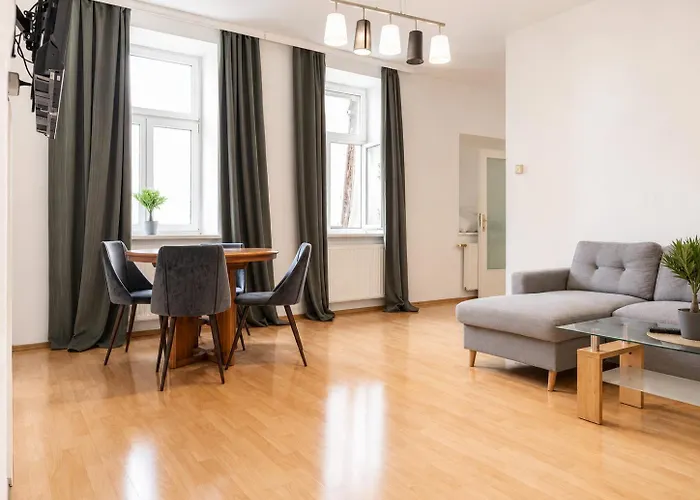 Welcoming 2br & 1lr Budget Well Connected Ideal For Long Apartamento