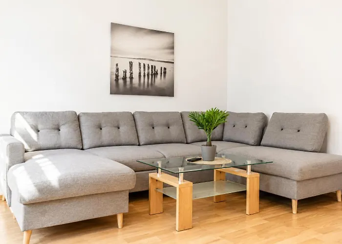 Welcoming 2br & 1lr Budget Well Connected Ideal For Long